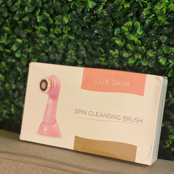 Lux Skin Spin Cleansing Brush - Picture 1 of 3